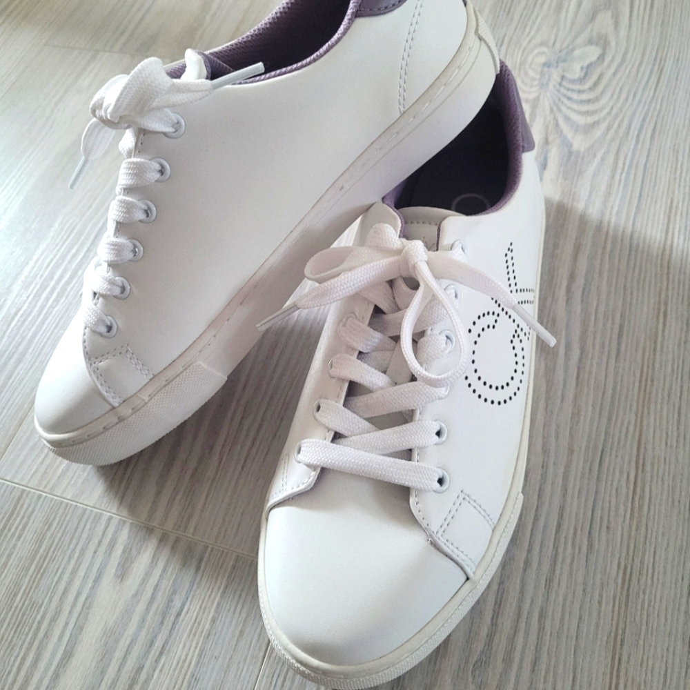 Women's White Sneakers